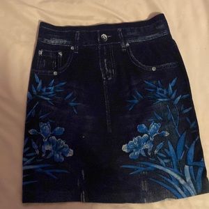 Skirt made of soft, stretchy material.
Brand: unknown

NWOT: